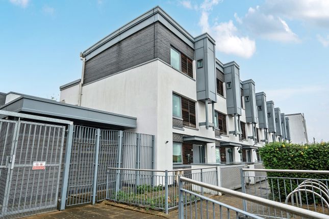 1376415-10-690B24...