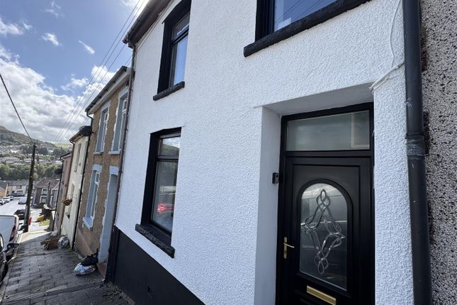 Maesyffynon Terrace, Tonypandy photo 4