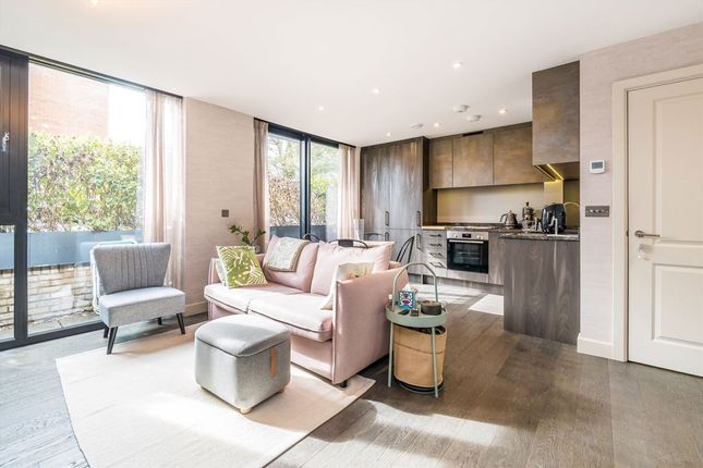 2 Larden Hall Apartments, Essex Park Mews, Acton photo 4