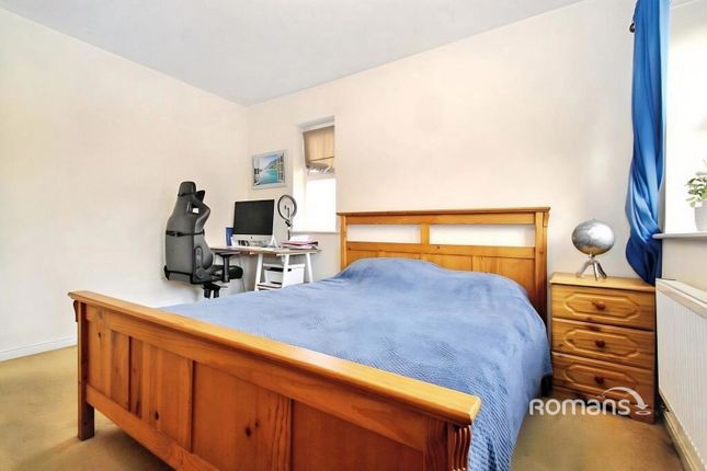 4, Morton Close, Uxbridge photo 5