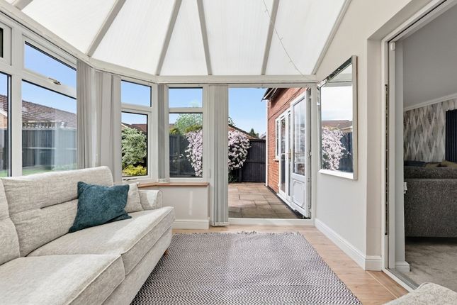 49 Holme Park Avenue, Chesterfield photo 3