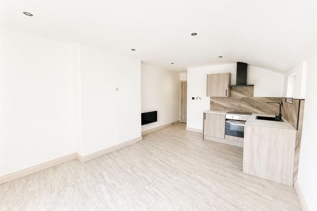 Flat, D, 60 Station Road, London photo 4