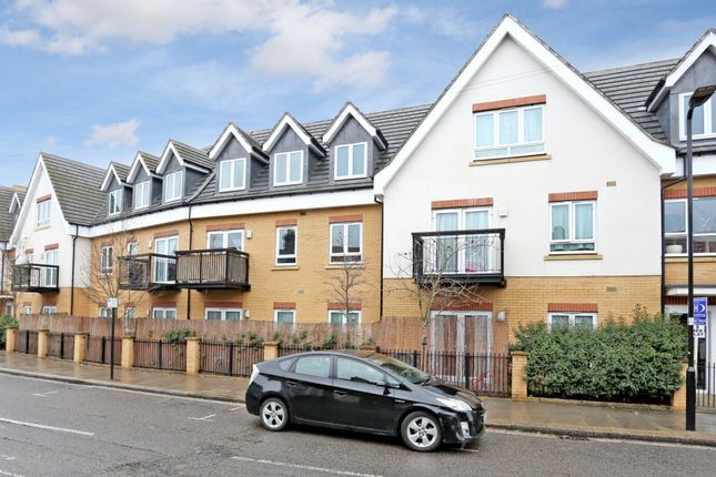 Thumbnail Flat to rent in Featherstone Road, Southall