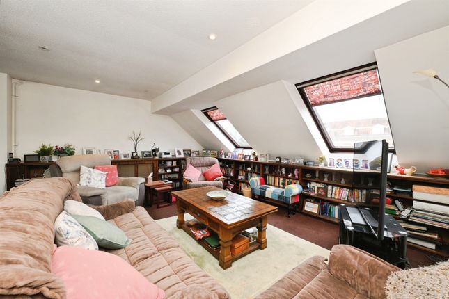 Flat 8, Gilliflower House, Yewlands, HODDESDON photo 4