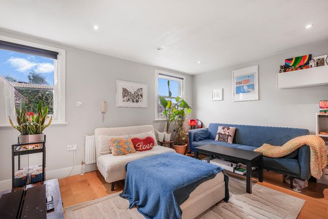 45B, Lockhurst Street, London photo 3