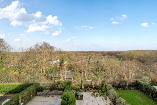 11, Pinel Close, Virginia Water photo 2