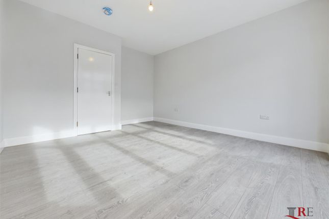 Windermere Avenue, London photo 2