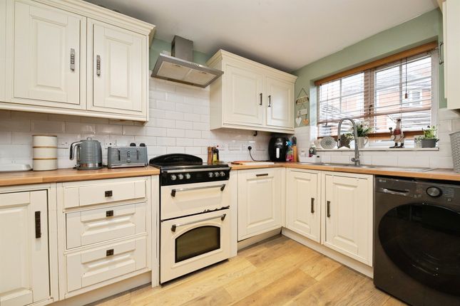 20, Calder Way, Stevenage photo 2