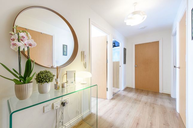 Charcot Road, Colindale photo 4