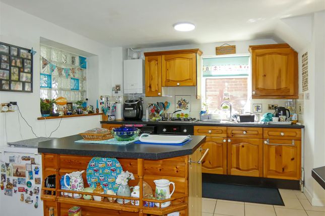 42, Fontwell Close, Rustington photo 3