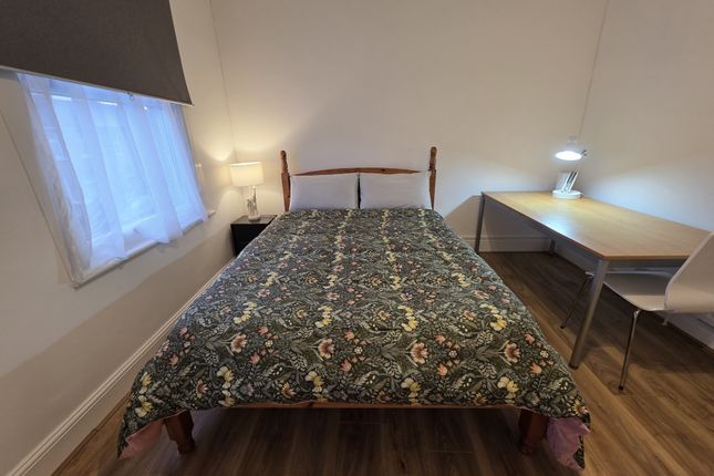 Lndn-Syl964 26,, Sylvan Road, London photo 5