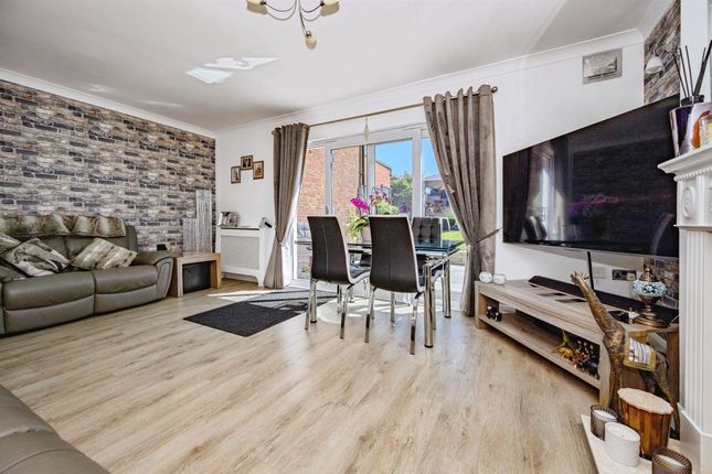 13, Sheephouse Road, Hemel Hempstead photo 3