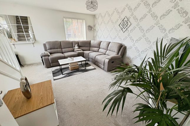 43, Thomas Hill Grove, Mexborough photo 3