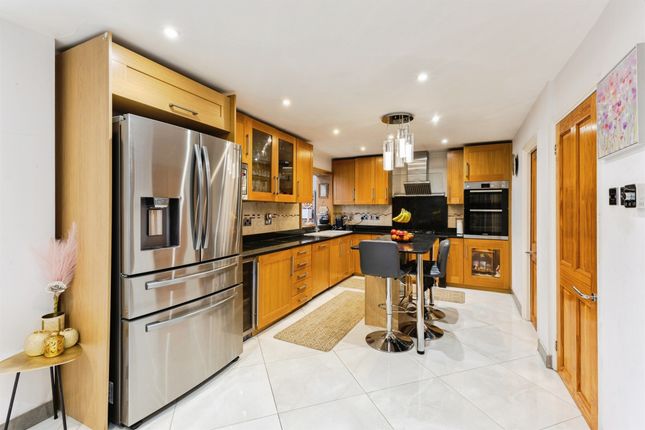 12, Witcham Close, READING photo 3