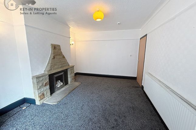 8 Thorn Avenue, Bradford photo 5