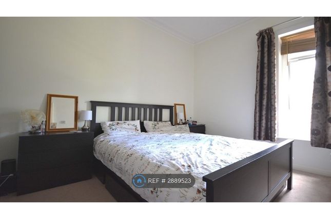 Flat, Coombe Lane, London photo 5
