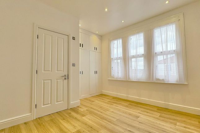 819C, Romford Road, London photo 3