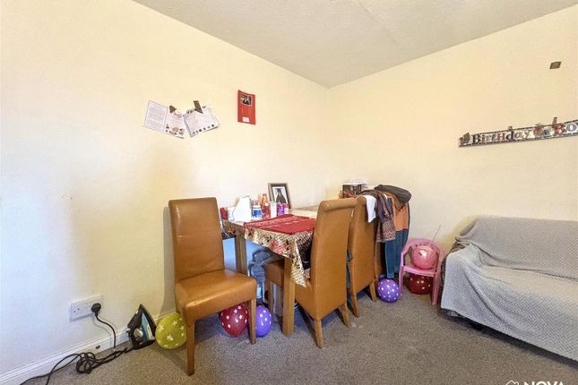 7 Gainsborough Court, Stockingstone Road, Luton photo 4