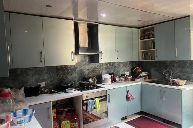 167 Lansbury Drive, Hayes photo 4