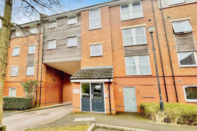 Thumbnail Flat for sale in Chain Court, Swindon