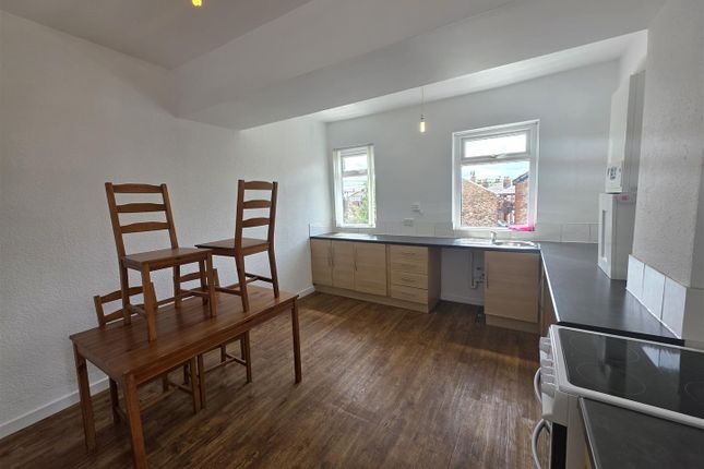 860, Hyde Road, Manchester photo 3