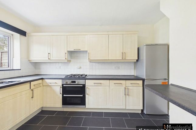 39 Beech Drive, Borehamwood photo 3