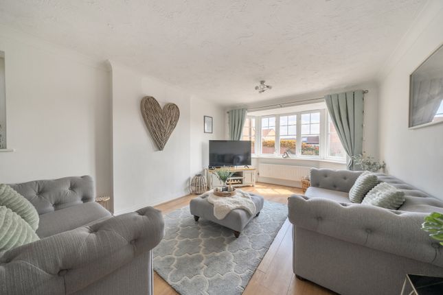 42, Cowslip Crescent, Berkshire photo 3
