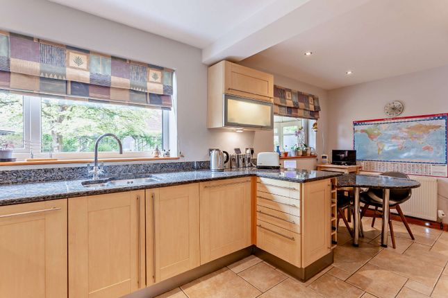 48, Robert Franklin Way, South Cerney photo 3