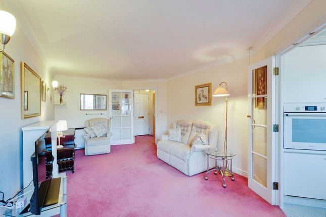 Flat for sale in Viscount Court, Bournemouth