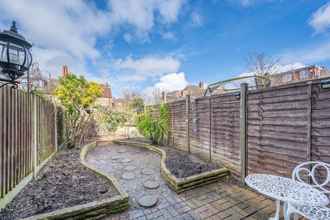 Campbell Close, Streatham photo 2