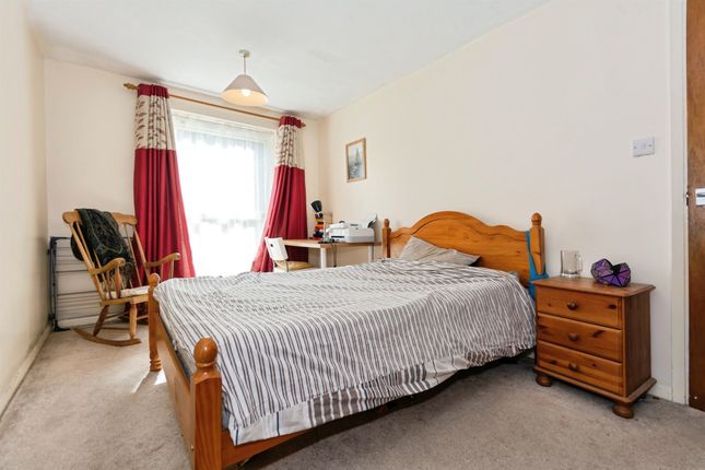16, Seymour Close, Birmingham photo 4