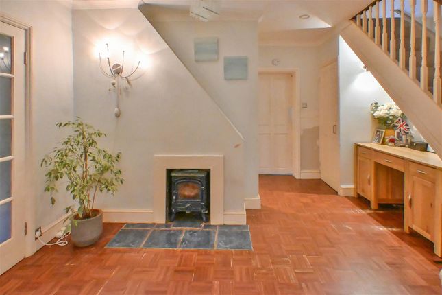 31, St. James Road, Brentwood photo 4