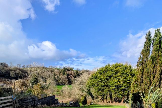 52, Llwyn Meredith, Carmarthen photo 2