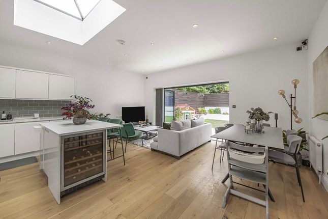 Flat 3, 31, Madeley Road, London photo 2