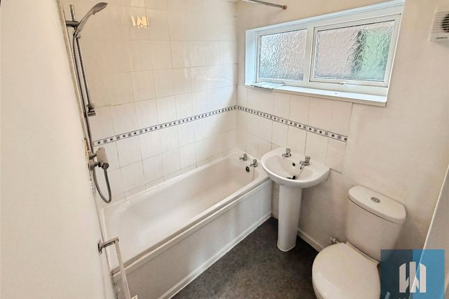 15, Woodlands Close, Huddersfield photo 5