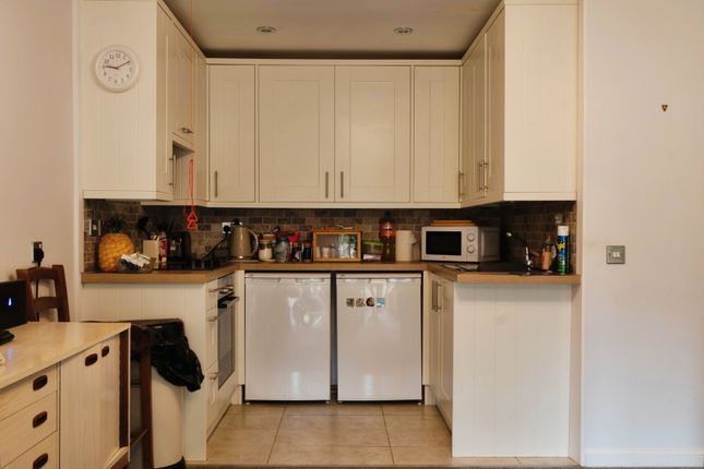 8, Cedar Court (Addlestone), Addlestone photo 3