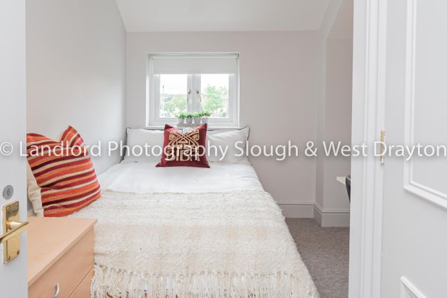 Semi-detached house to rent in Broomfield, Guildford