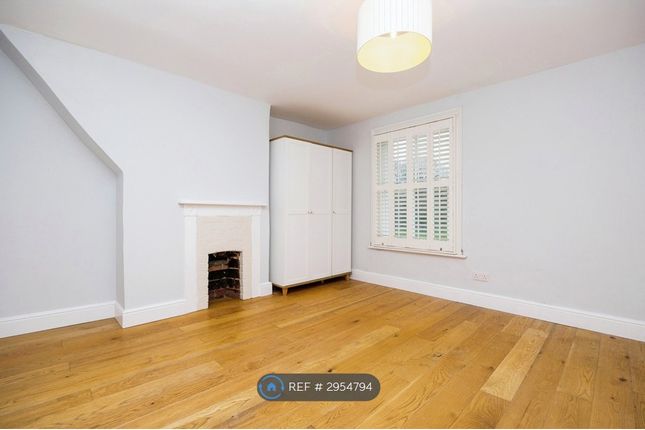 37, Kings Road, Shalford, Guildford photo 5