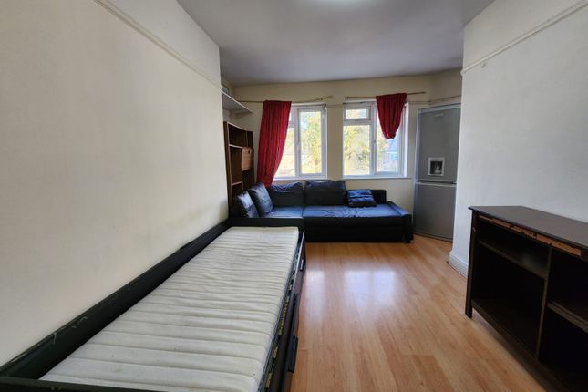 Staines Road, Hounslow photo 3
