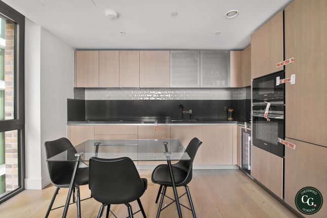 Apt 33, Salisbury House, London photo 4