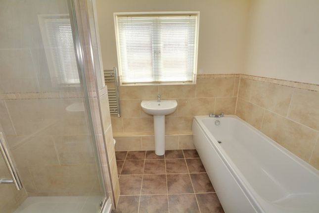 Flat to rent in Wood Lane, Castleford