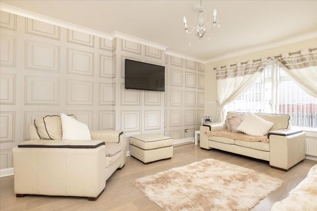 116 Glenmore, Whitburn photo 4