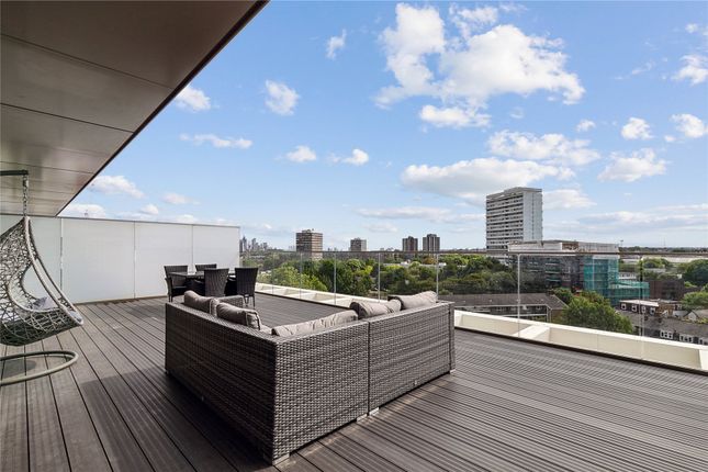 Flat for sale in York Place, London
