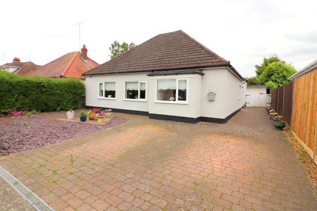 Thumbnail Bungalow for sale in Icknield Way, Luton, Bedfordshire