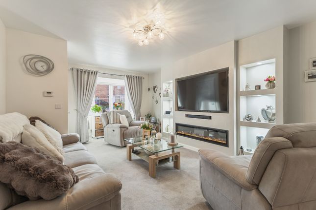 19, Heather Drive, Pontefract photo 3