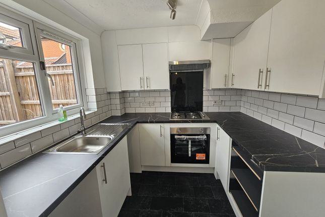 21 Sixpenny Close, Poole photo 4