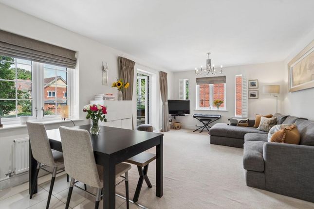 15, Kennedy Avenue, Buckinghamshire photo 2