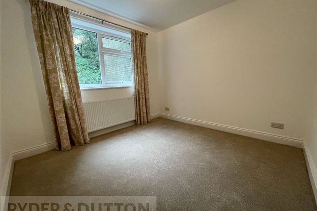 Flat to rent in Lark Mews, The Nook, Greenfield, Oldham