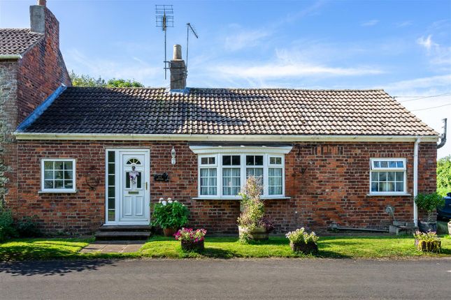 Thumbnail Cottage for sale in South Carr Dales Road, Hollym, Withernsea