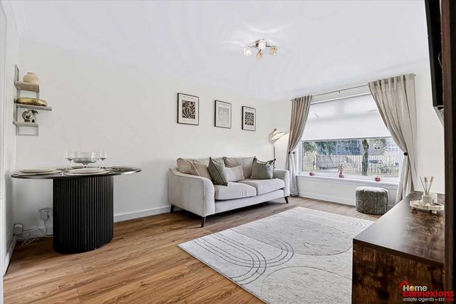 40, Semphill Gardens, Calderwood, EAST KILBRIDE photo 2